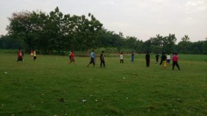 Pertandingan sepak bola dimulai